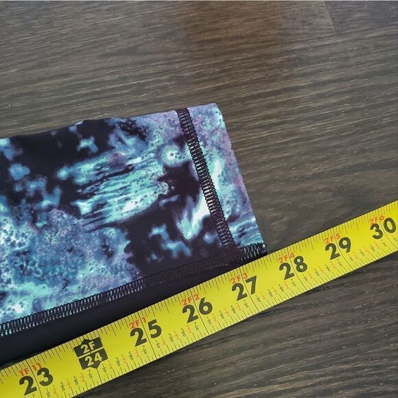 Victoria's Secret S Workout Leggings Oil Spill Wonderland Black Purple Blue VSX - Picture 10 of 12